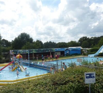 Zwembaden van een afstand