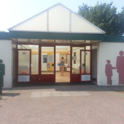 Ingang naar de zwembaden