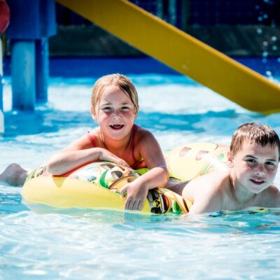 Zwemmen in het kinderzwembad